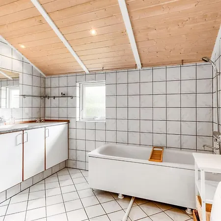 Winona - 250m From The Sea By Interhome
